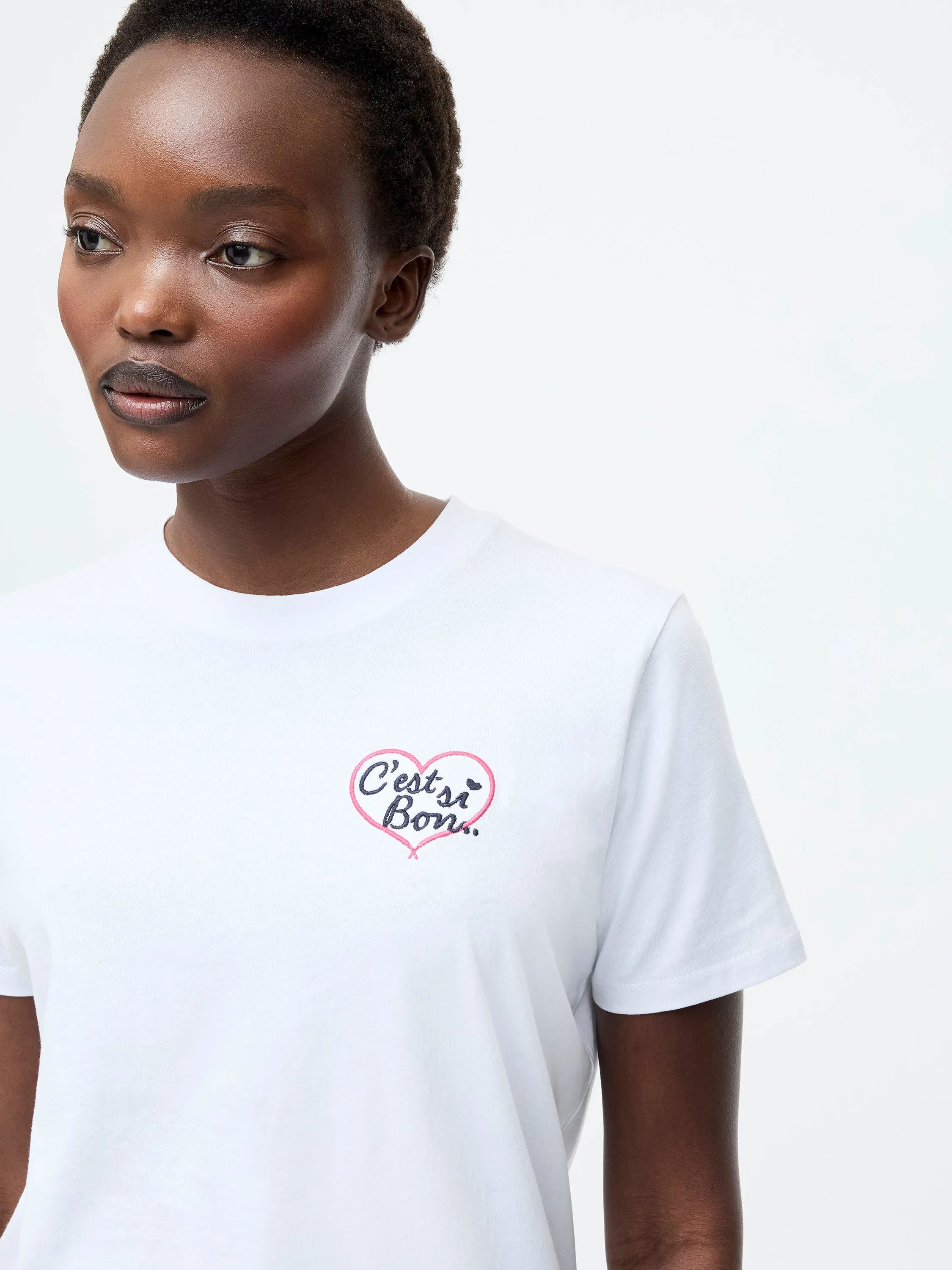 C'st Si Bon Embroidered Graphic T-Shirt
